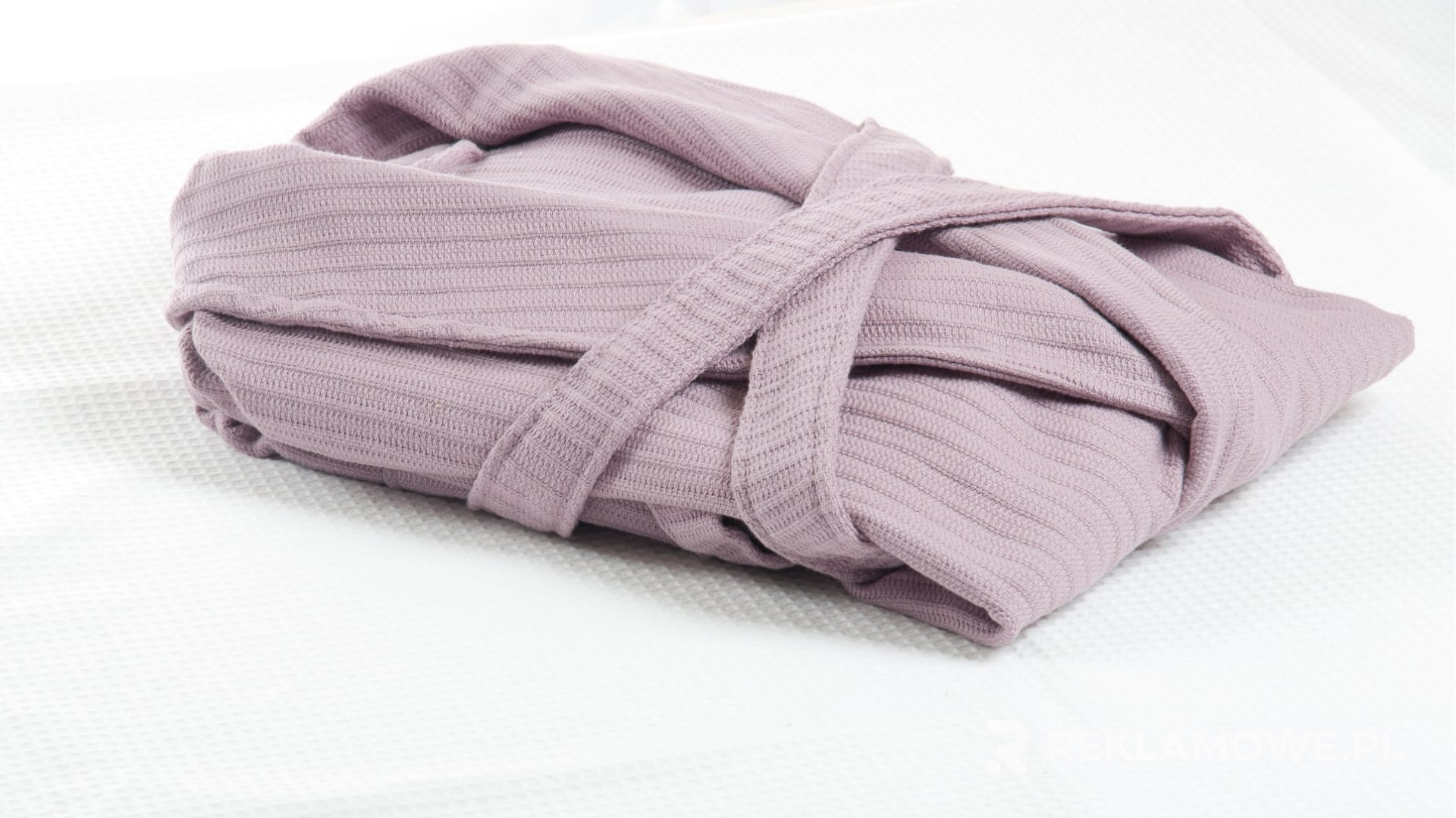 Szlafrok reklamowy na wieszaku