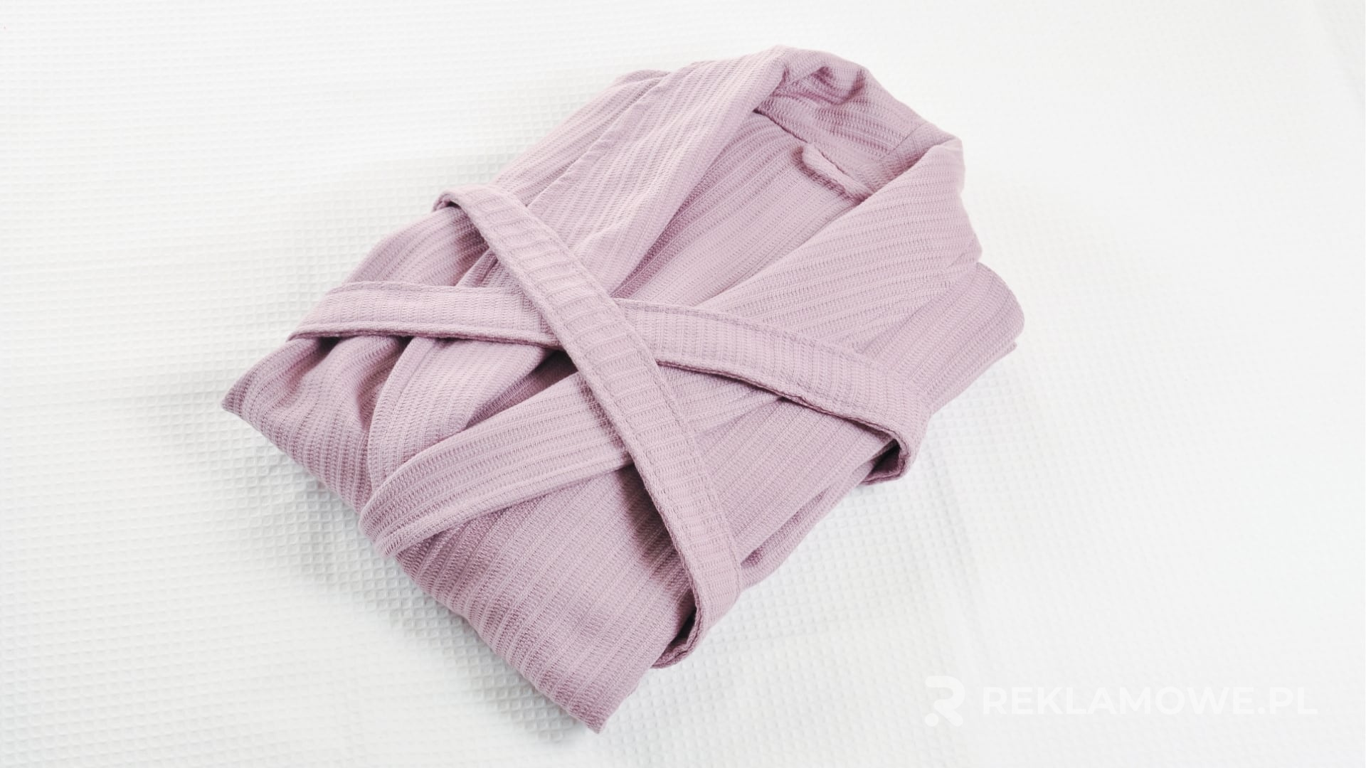 Szlafrok reklamowy na widocznym modelu