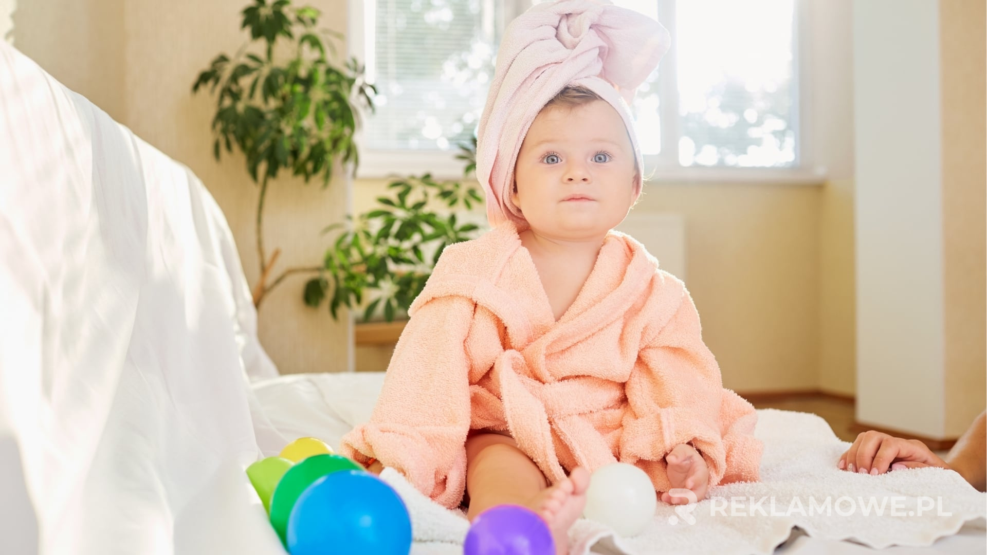 Korzyści ze stosowania szlafroków reklamowych w branży wellness Elegancki szlafrok reklamowy używany w spa